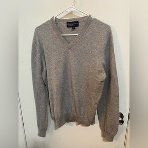 Brooks Brothers 100% Cashmere Men's V-Neck Gray Sweater